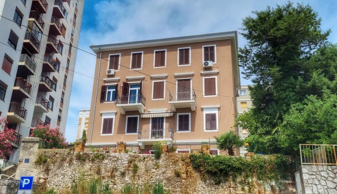 Apartment Lori - beautiful view Fiume Esterno foto