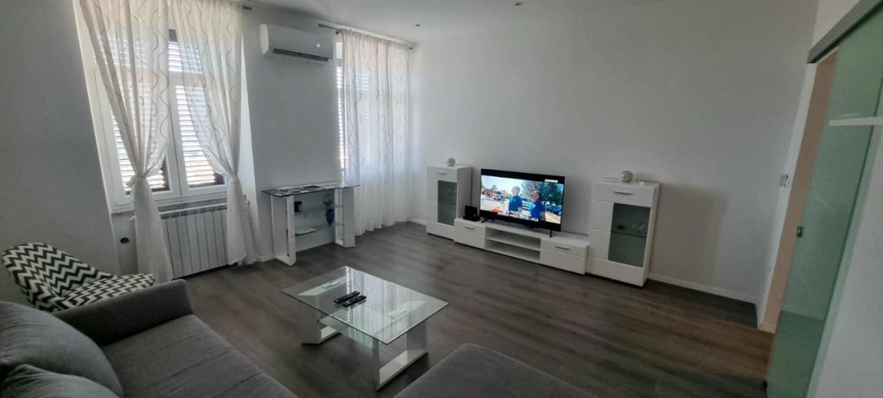 Apartment Lori - beautiful view Fiume Esterno foto