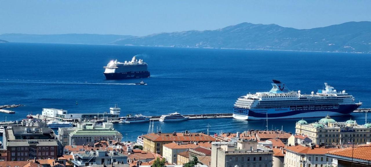 Apartment Lori - beautiful view Fiume Esterno foto